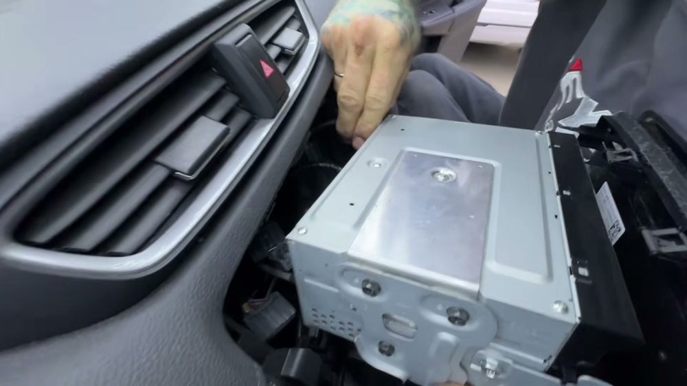 Штатный блок Honda CR-V, вынутый из панели